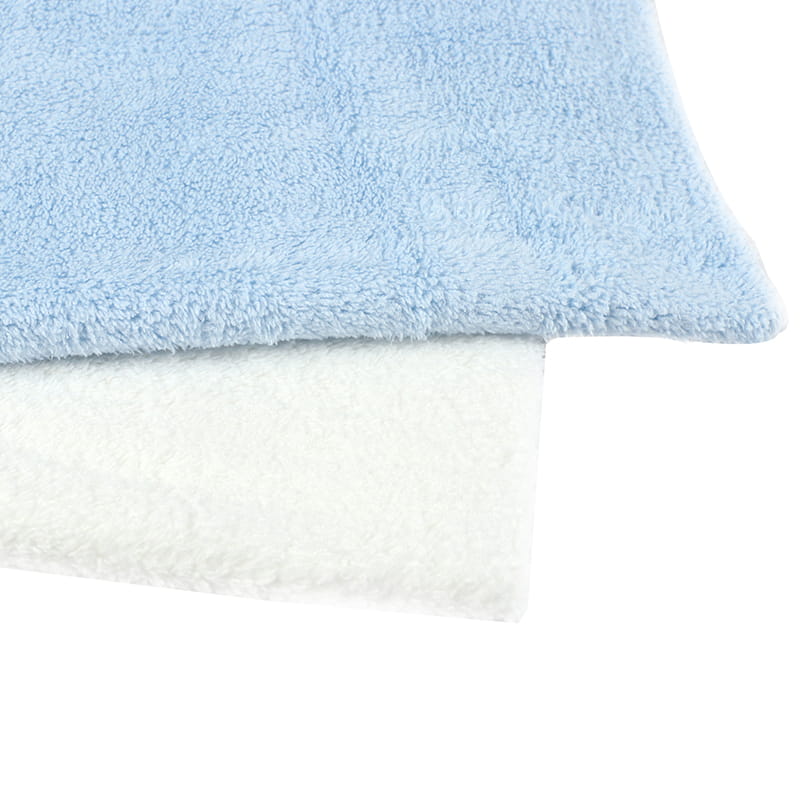 ¿Se puede utilizar la toalla sin pelusa para múltiples propósitos además de secar, como limpiar o quitar el polvo?